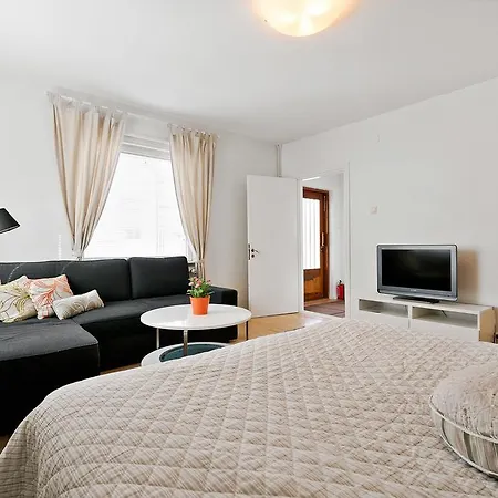 Apartmán Majoitushuoneisto Tuomipuisto *