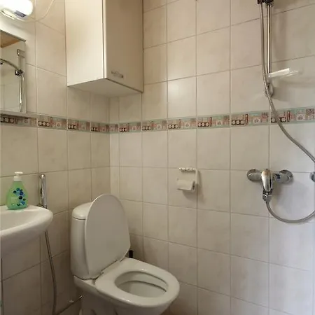 Majoitushuoneisto Tuomipuisto Apartmán